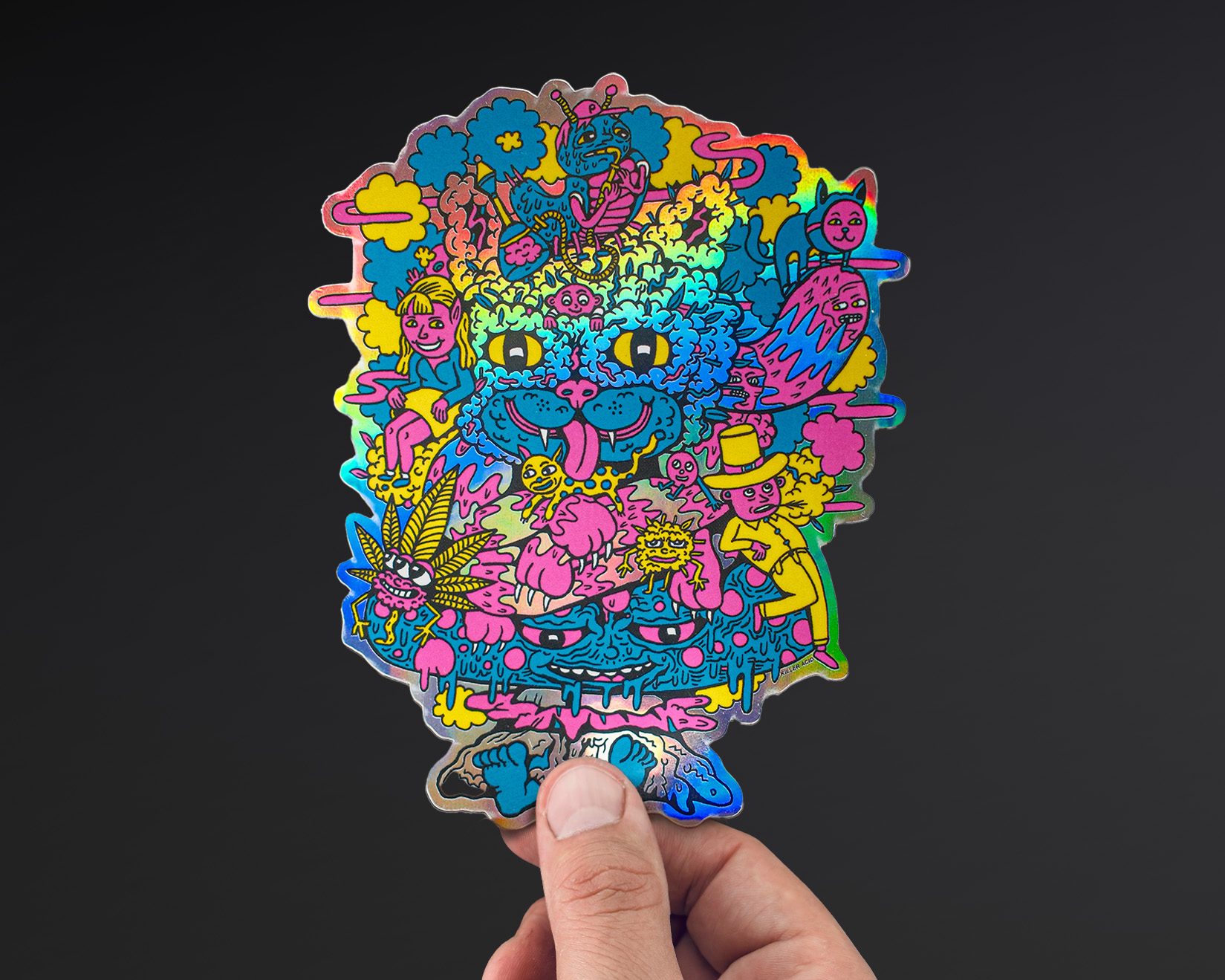Holografisk die cut-sticker holdt opp mot lyset